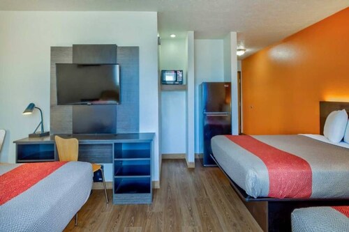 3 Queen Beds | Non-Smoking, Micfridge