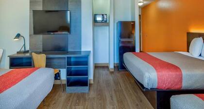 3 Queen Beds | Non-Smoking, Micfridge