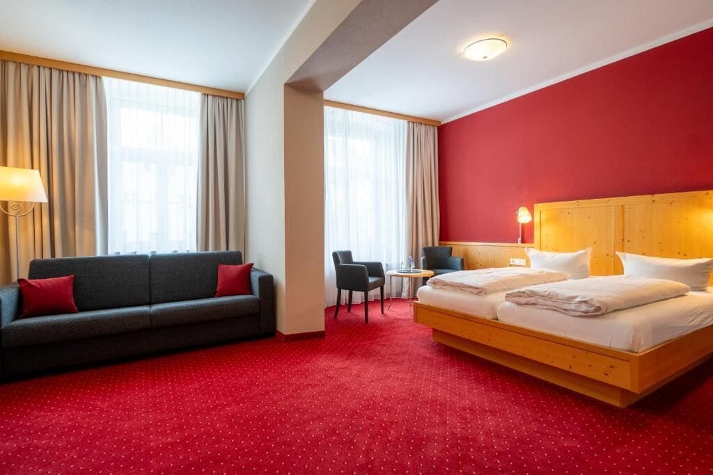 Triple Room | In-room safe, desk, laptop workspace, iron/ironing board (on request)