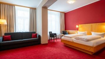 Triple Room | In-room safe, desk, laptop workspace, iron/ironing board (on request)