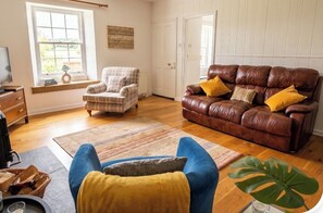 Living area - Berwick - Sleeps 5 -Dogs Stay Free-Enclosed Garden (Berwick-upon-Tweed)