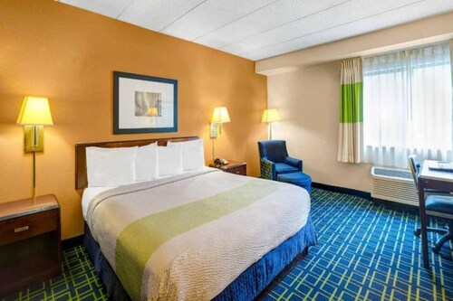 Sunny 1 Full Bed ADA|Free parking