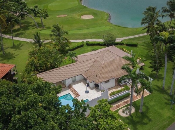 Exterior - Luxurious 4-Bedroom Villa with Private Pool in La Romana (La Romana)