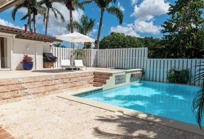 Pool - Luxurious 4-Bedroom Villa with Private Pool in La Romana (La Romana)