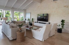 Living area - Luxurious 4-Bedroom Villa with Private Pool in La Romana (La Romana)