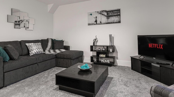 Living area - 7 Tannery House | Wi-Fi | Parking | Contractors (Freckleton)