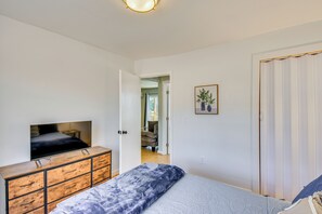 Room - Soak, Boat & Play! Group Getaway on Lake Hartwell (Hartwell)