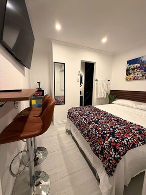 Room - Hideaway Layover #30 - by ZenBreak (Oistins)