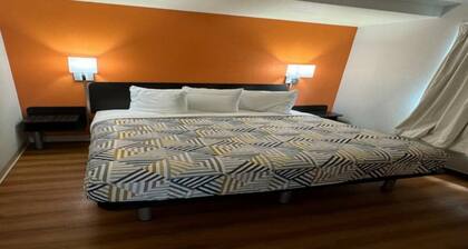 1 Queen Bed | Non-Smoking, Micfridge