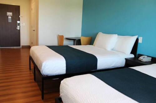 2 Queen Beds | Non-Smoking