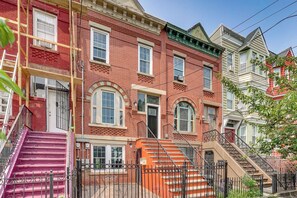 Exterior - Walk to HBLR & Liberty State Park: Jersey City Apt (Jersey City)