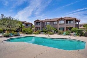 Pool - Pool & Hot Tub Access! Family Condo in Oro Valley (Oro Valley)