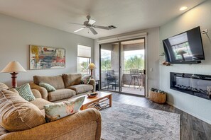 A living room with a sofa, coffee table, and a fireplace. - Pool & Hot Tub Access! Family Condo in Oro Valley (Oro Valley)