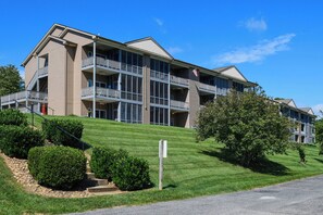 Exterior - Waterfront Condo w/ Cove View on Smith Mtn Lake (Huddleston)