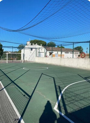 Sports court - Vrbo Property (Villeneuve-Loubet)