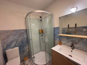 Bathroom - Vrbo Property (Villeneuve-Loubet)