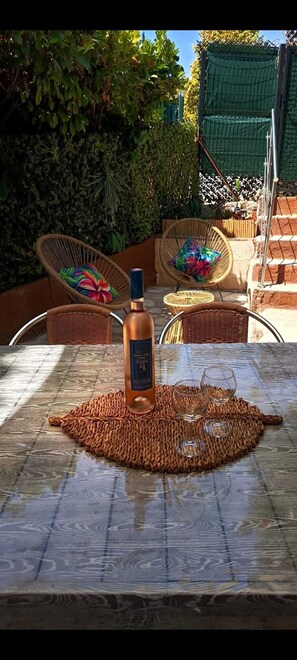 Outdoor dining - Vrbo Property (Villeneuve-Loubet)