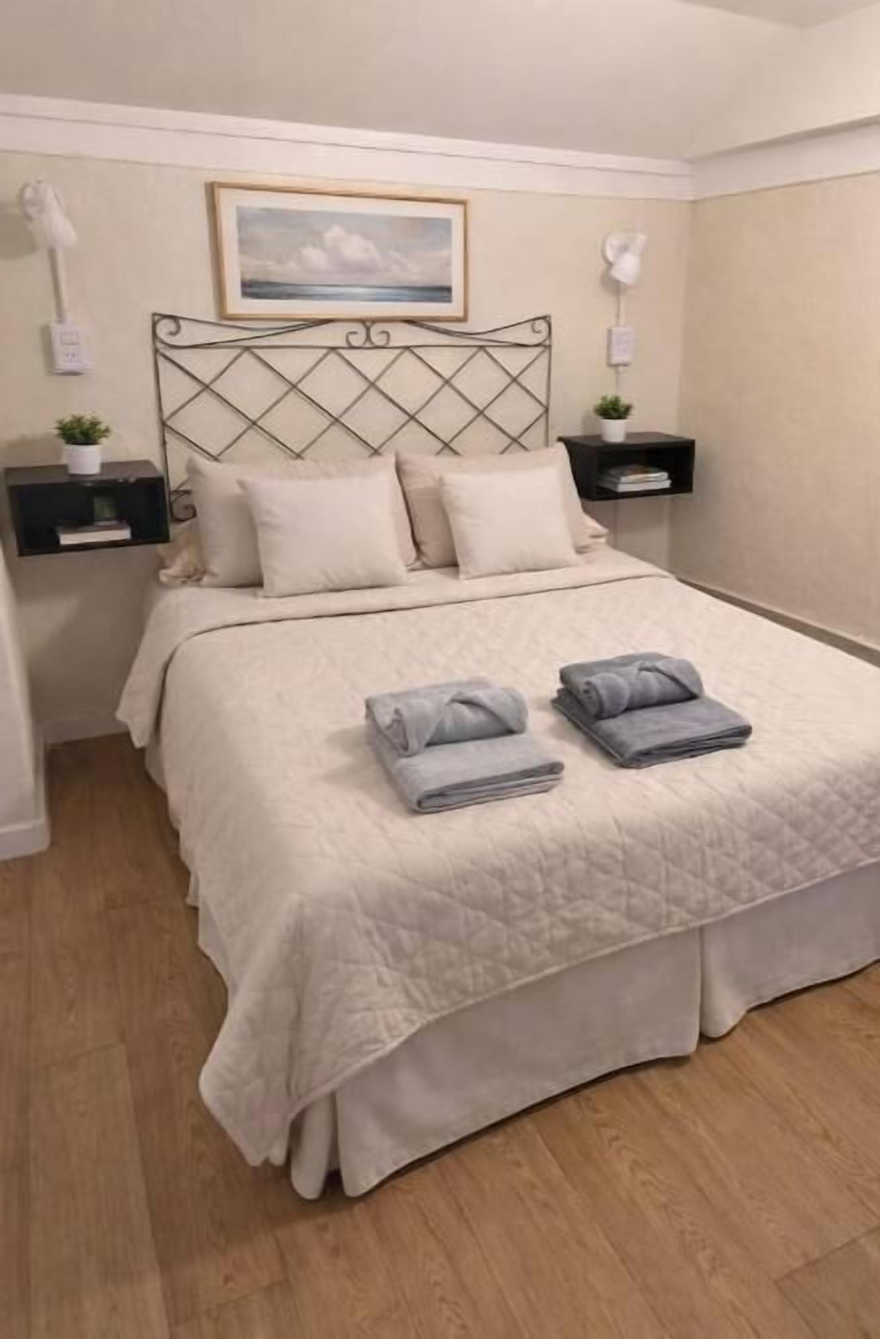 WiFi, bed sheets