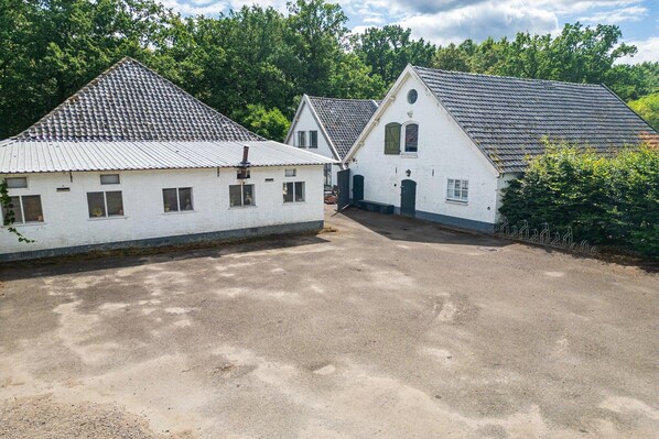 Exterior - Cozy Stay with recreation room (Doorn)