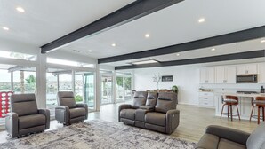 A spacious living area with a large sectional sofa, a small coffee table, and a patterned rug. - Colorado River Family Escape in Bullhead City (Bullhead City)