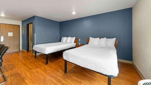 Unclassified image, 3 of 16, button - 2 Full Beds | Non-Smoking, Micfridge (Norman)