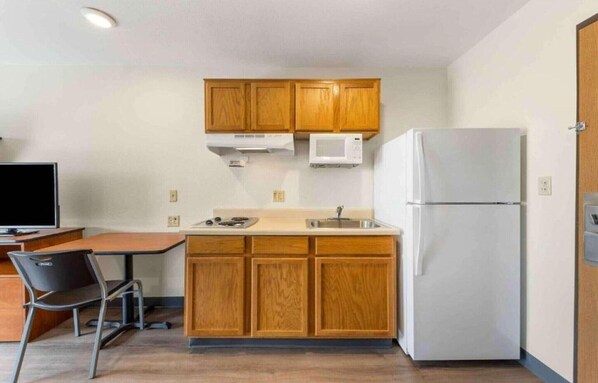 Private kitchen - 2 Full Beds | Smoking, Micfridge (Norman)