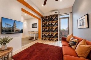 Living area - Serenity Cloud Apartment in Vibrant Footscray (Footscray)