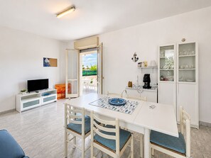A modern living space with a dining area, kitchen, and a television. - Villa in Santa Maria Del Focallo with 3 bedrooms sleeps 6 (Santa Maria Del Focallo)