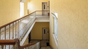 A staircase with a wooden handrail and white balusters leading to a landing. - La Terrazza in Centro, Genova (Genoa)