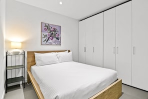 Bedroom - City-View 2-Bed Apartment Melbourne CBD (Melbourne)