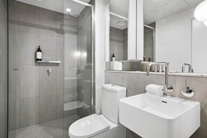 Bathroom - Bright 2-Bed Apartment Near South Melbourne (South Melbourne)