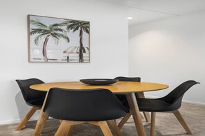 Dining - Bright 2-Bed Apartment Near South Melbourne (South Melbourne)