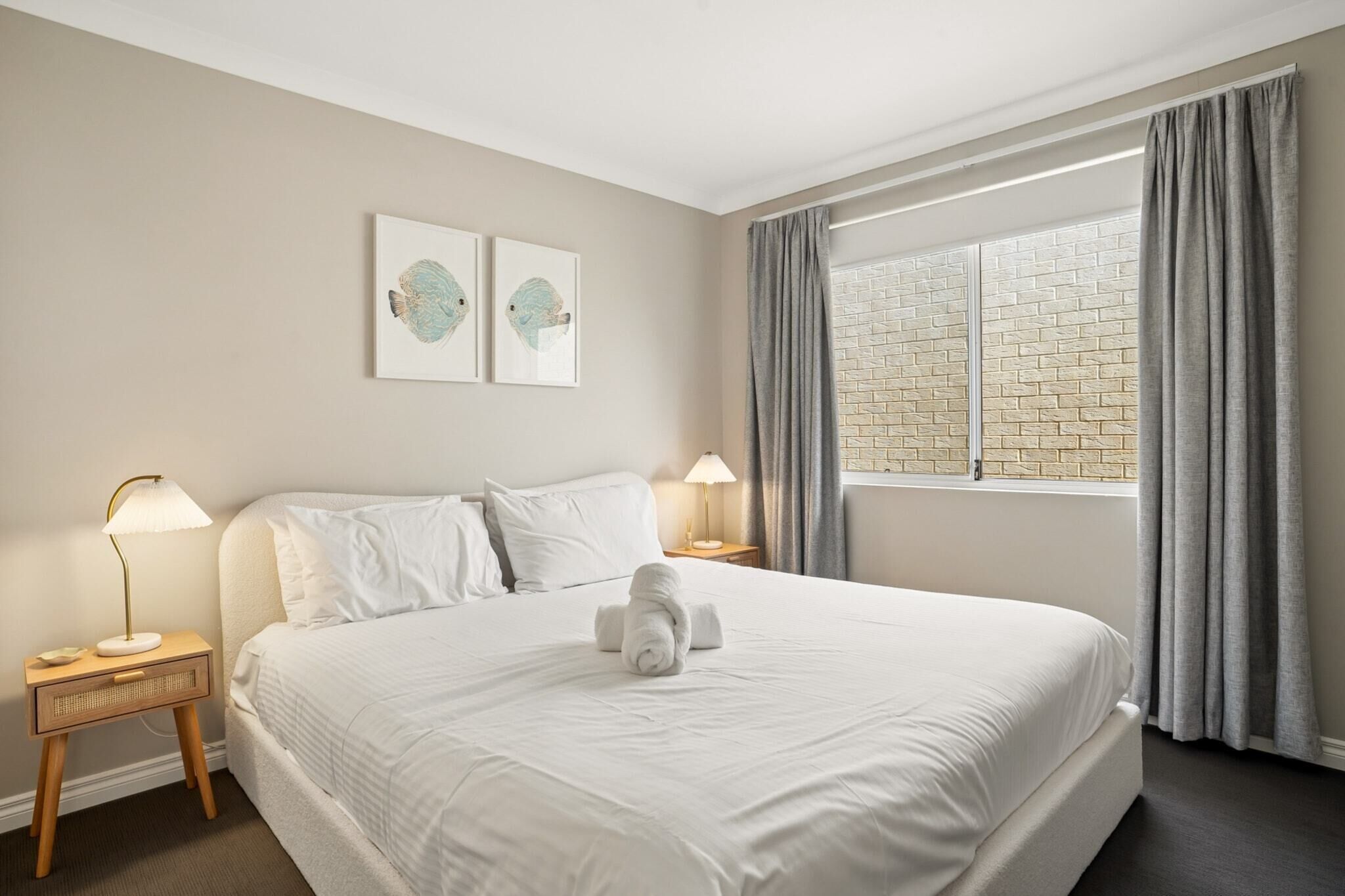 Iron/ironing board, internet, bed sheets