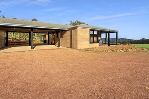 Exterior - Farm Stay 3-Bed House in North Dandalup (North Dandalup)