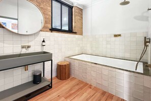 Bathroom - Farm Stay 3-Bed House in North Dandalup (North Dandalup)