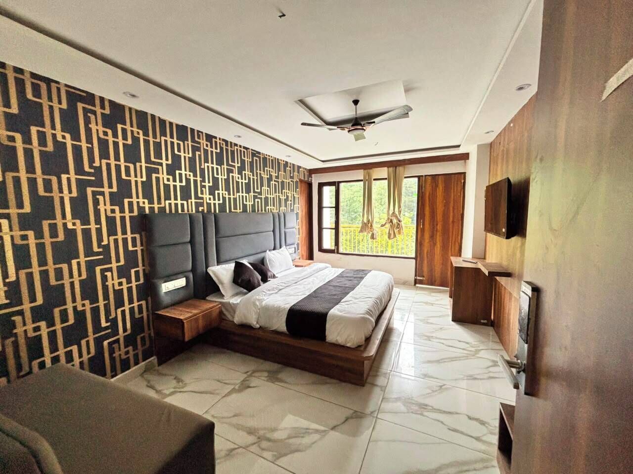 Deluxe Room, Balcony, Hill View | Desk, laptop workspace, iron/ironing board, WiFi (free)