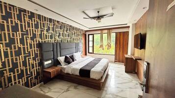 Deluxe Room, Balcony, Hill View | Desk, laptop workspace, iron/ironing board, WiFi (free)