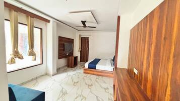 Deluxe Room, Balcony, Hill View | Desk, laptop workspace, iron/ironing board, WiFi (free)