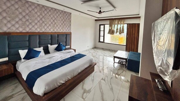 Deluxe Room, Balcony, Hill View | Desk, laptop workspace, iron/ironing board, WiFi (free)