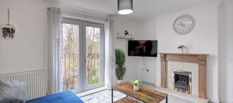 Acorn House | Spacious | Wi-Fi | Parking | Contractors
