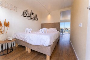 Unclassified image, 3 of 23, button - Houseboat with rooftop terrace (Wolphaartsdijk)