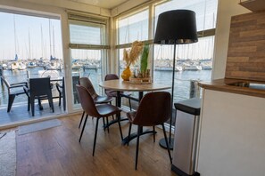 Unclassified image, 4 of 23, button - Houseboat with rooftop terrace (Wolphaartsdijk)
