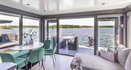 Houseboat Marina with Hot Tub
