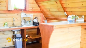 Cabaña, 2 habitaciones, balcón | Interior