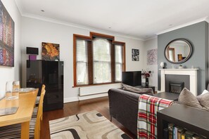 Unclassified image, 5 of 13, button - New! Cosy Split-Level 1BR | 1 min to Leyton Tube (Greater London)