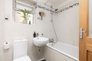 Unclassified image, 4 of 13, button - New! Cosy Split-Level 1BR | 1 min to Leyton Tube (Greater London)
