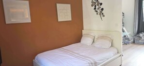 Room - Vrbo Property (Le Cannet)