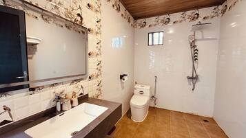 Whirlpool, Haartrockner, Bidet, Handtücher