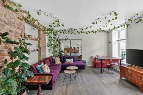 Newly Renovated 5-Bedroom Apartment with 2 Bathrooms in Grünerløkka - Accommodates 9 Guests
