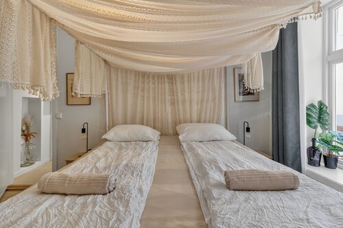 Newly Renovated 5-Bedroom Apartment with 2 Bathrooms in Grünerløkka - Accommodates 9 Guests